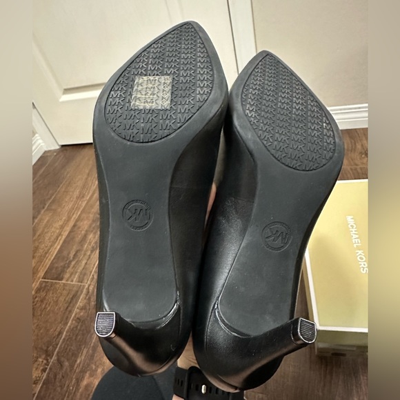 Michael Kors Black Dorthy Flex Leather Pump - Picture 7 of 7